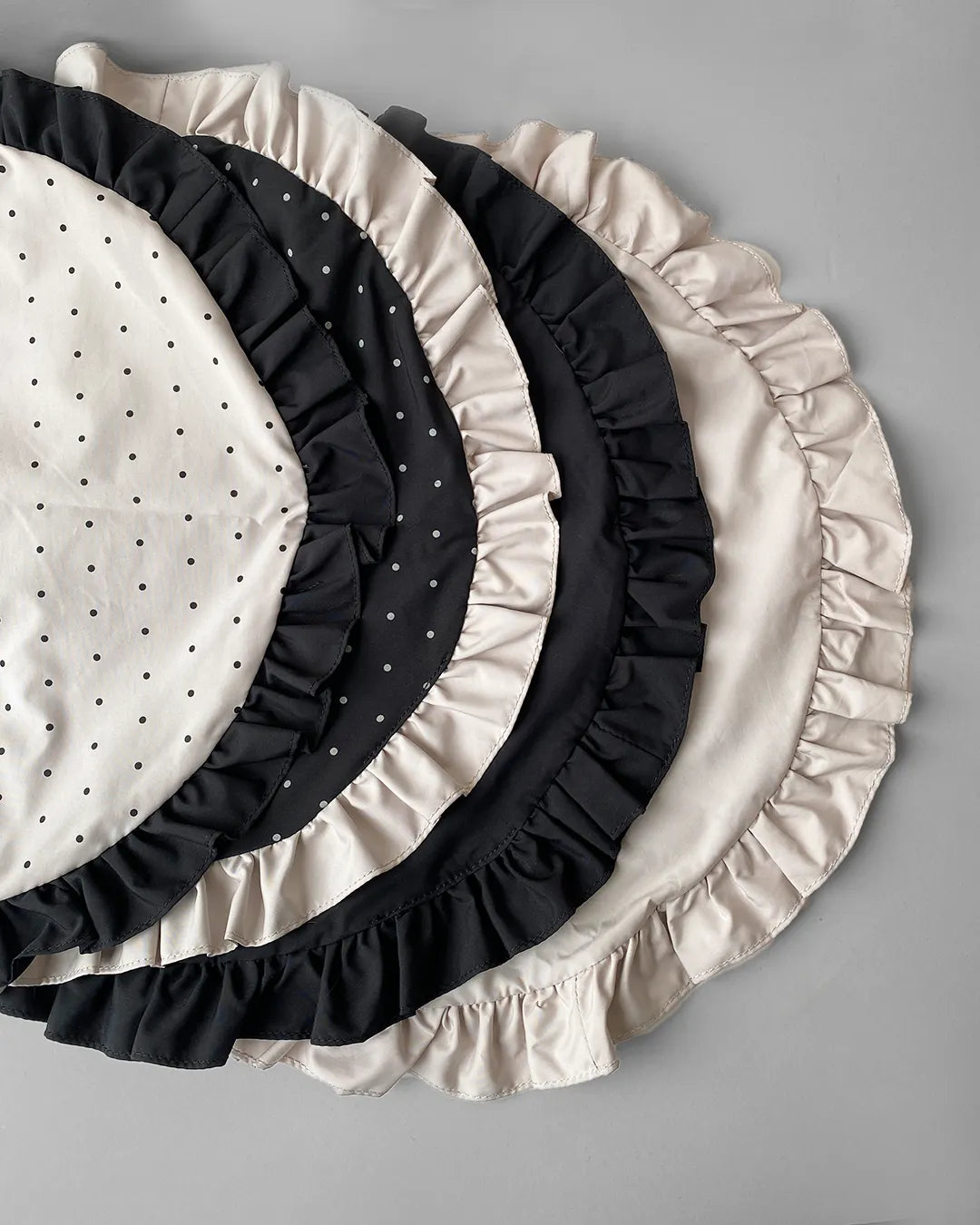 Frill Mat - Dot Black