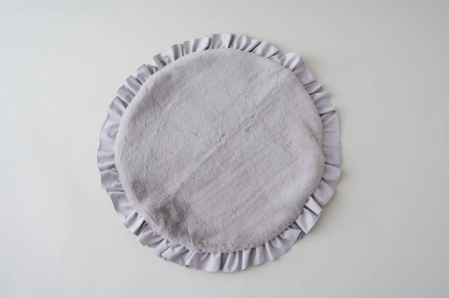 Furry Ruffle Mat - ice grey