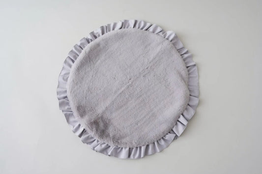 Furry Ruffle Mat - ice grey