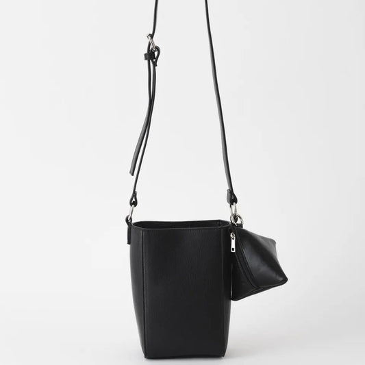 Ensemble Walking Shoulder Bag - black