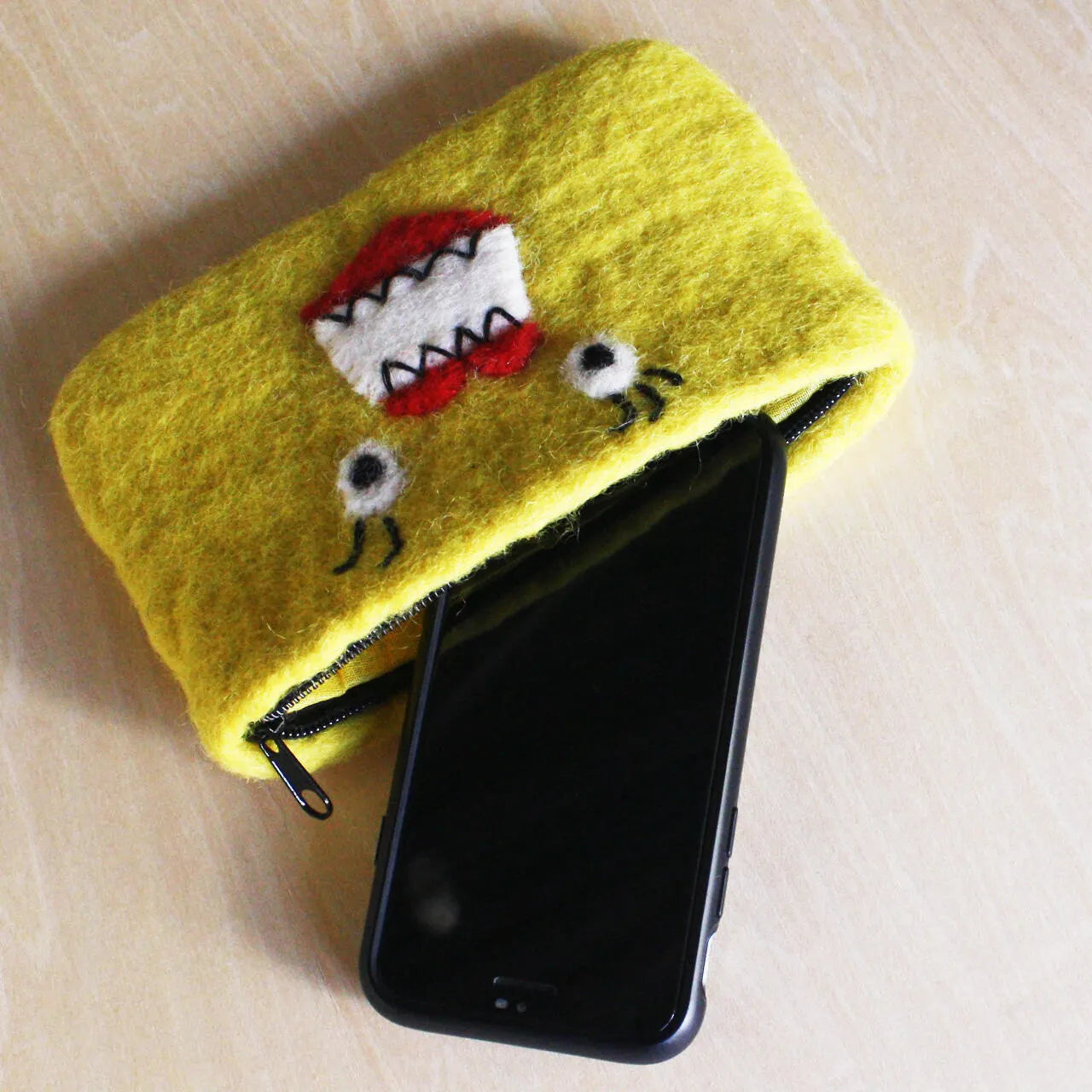 Felt Pouch Dondon Fueru and FRIENDS - lady