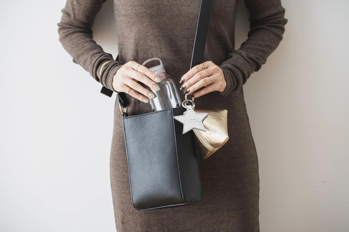 Ensemble Walking Shoulder Bag - black