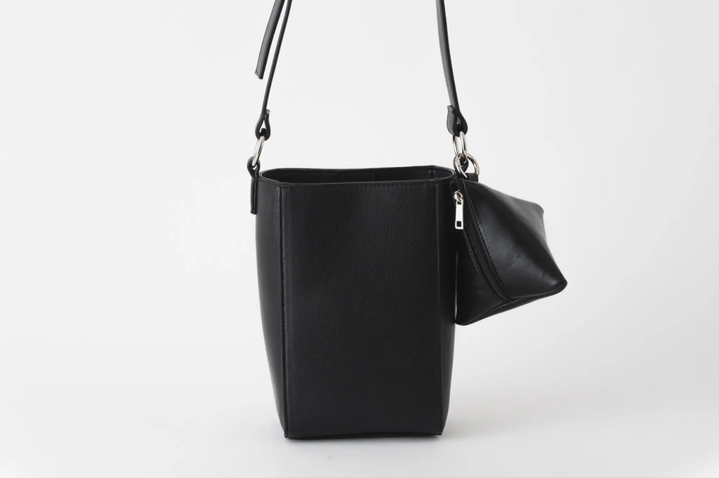 Ensemble Walking Shoulder Bag - black